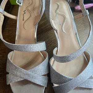 Nina Brand open toe silver shoes. Size 10.